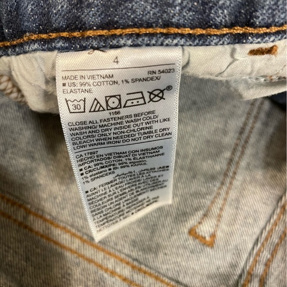 Old Navy Distressed Cuffed Denim Jean Shorts Size 4 - Picture 4 of 5